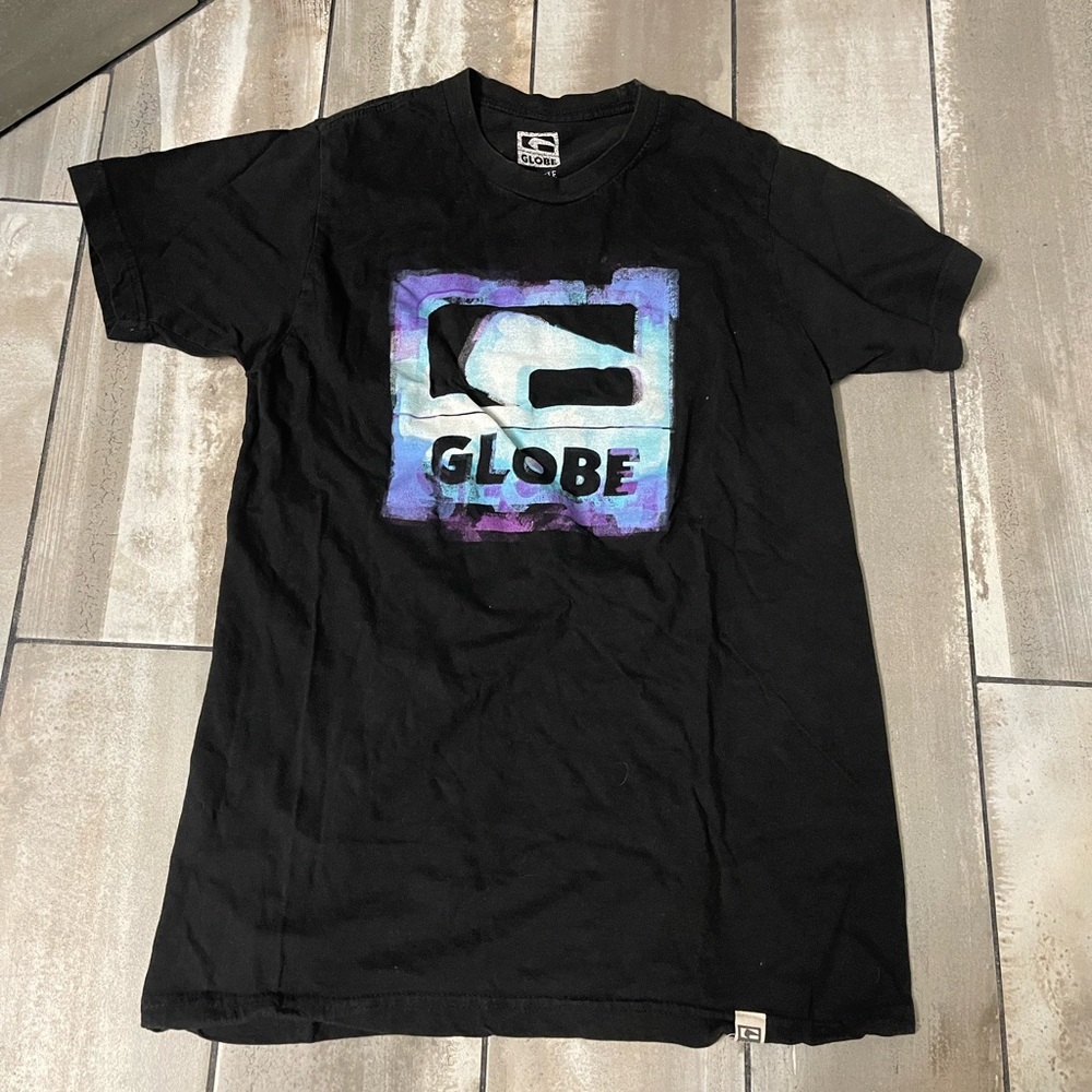 Y2K Globe Skate boarding tshirt